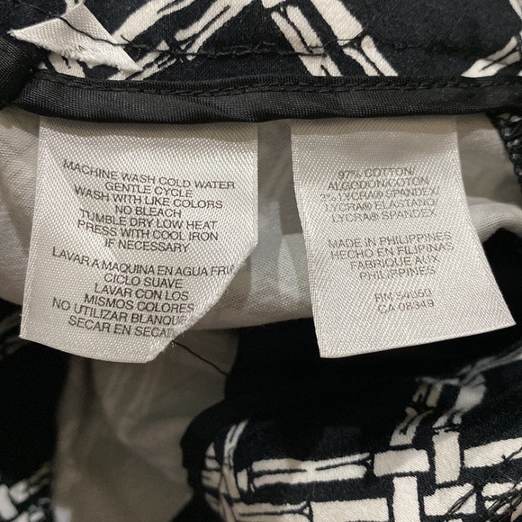 Jones New York Women 8 Stretch Black White Print Zip Flat Pockets Capri Pants - Picture 7 of 8